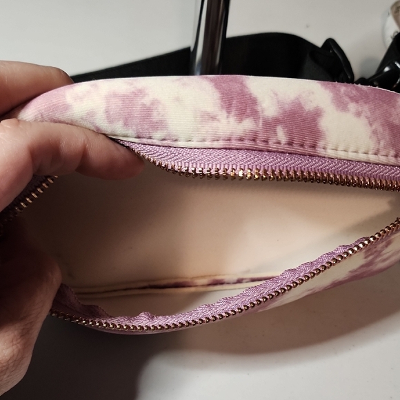 Oak And REED Traverse Belt Bag Like New Inside And Out - Picture 5 of 7